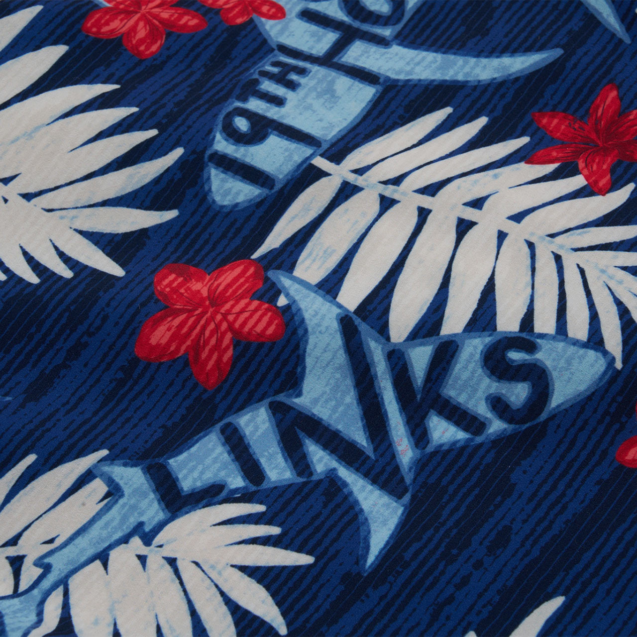 NAVY/SAVVY RED DETAIL TWO LIFESTYLE INFO