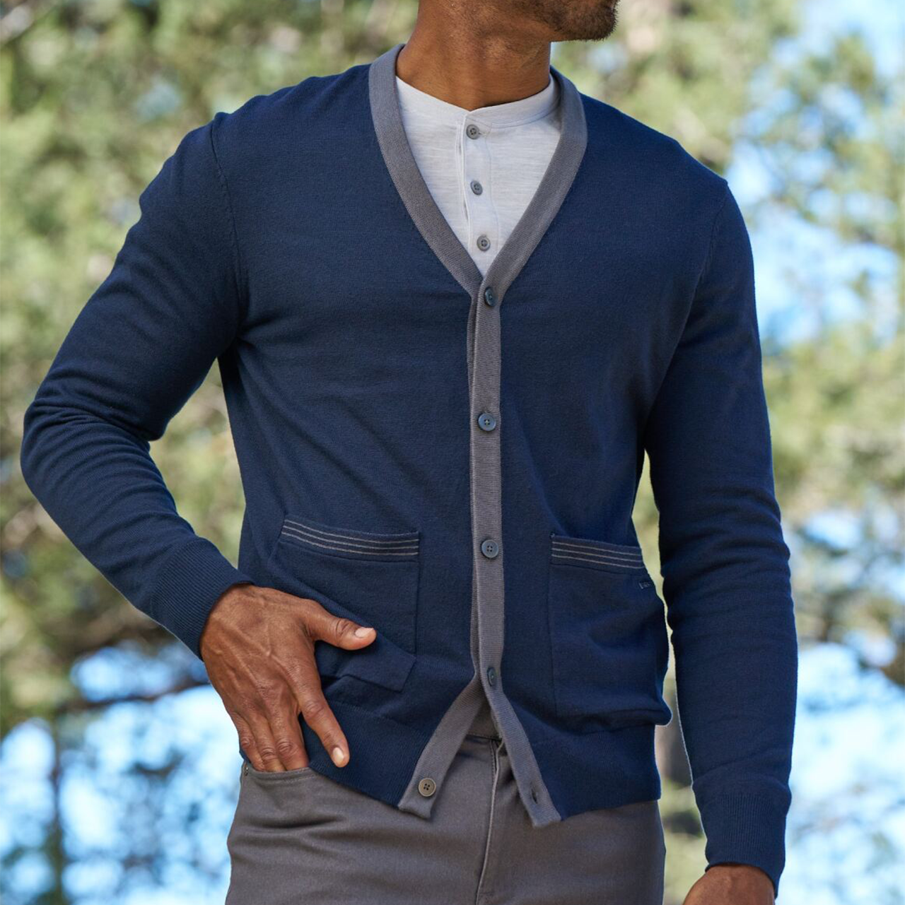 NAVY/IRON GATE MODEL FRONT LIFESTYLE INFO